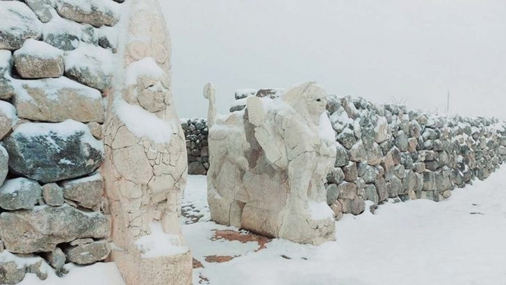8 bin yıllık geçmişe sahip Hattuşa beyaza büründü