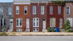 Terk edilmiş evler 1 dolara satılacak