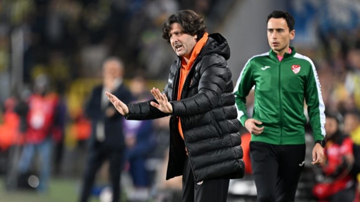 Alanyaspor-Galatasaray maçında Fatih Tekke’ye kırmızı kart