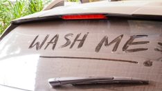 Arabalara “beni yıka” yazmadan önce bir daha düşünün