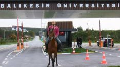 Atıyla gezen profesör: Amacım hayvan sevgisini aşılamak