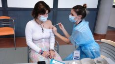 Covid-19 aşı üreticisi ilk kez itiraf etti: Yan etkileri kabul ettiler