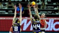 Eczacıbaşı, Fenerbahçe’yi yenip finalde seriyi eşitledi