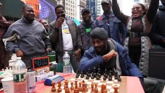En uzun satranç maratonu rekorunu çocuklar için kırdı