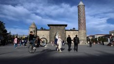 Erzurum yaz gibi bir ilkbahar yaşıyor