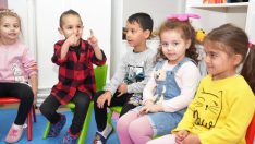 Kreşe gitmek istemeyen çocuğa nasıl davranmalı, nasıl ikna edilir?