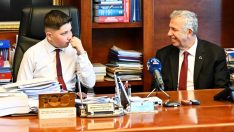 Mansur Yavaş koltuğunu otizmli Muhammed’e bıraktı: Teşekkür ederim Mansur dede