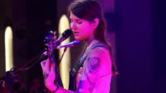 Müziği bırakan Deniz Tekin’den İngilizce öğretmeni olduğu iddialarına yanıt