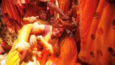 Renkli kutlamada kadın ve erkekler kapıştı