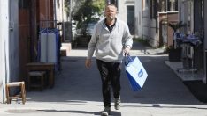 ‘Süper muhtar’ın bisikleti çalındı, yardımlara yürüyerek devam ediyor