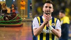 Tadic çocuklarıyla çarpışan arabalarda eğlendi