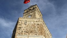 Tarihi Saat Kulesi’nde bayrak krizi… Vali, uzman raporuna sert çıktı