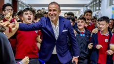 Trabzonspor Teknik Direktörü Abdullah Avcı, öğrencilerle buluştu