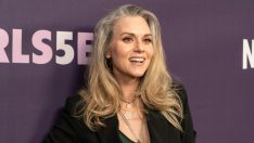 Ünlü oyuncu tamamen gri olan saçlarıyla şaşırttı