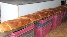 3 metre 80 santimetre uzunluğunda ekmek yapıldı