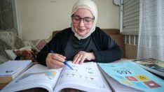 75 yaşında lise öğrencisi torunlarından önce üniversiteyi hedefliyor