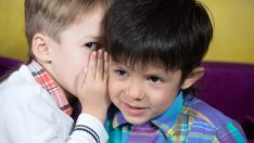 Çocuklar da dedikodu yapıyor… Olumsuz söylentilerden etkileniyorlar