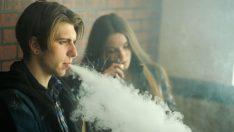 E-sigara kullanan gençlerde kurşun ve uranyum tespit edildi