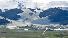 Kars’ta mayıs ortasında kar