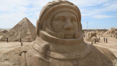 ‘Uzay’ temalı kum heykeller sezonu açıldı