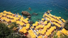 Antalya sahillerinde bayram yoğunluğu sürüyor