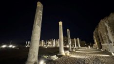 Antalya’nın ören yerleri ziyaretçilerini yıldızlar eşliğinde ağırlıyor