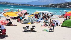 Bayramın ilk gününde Ilıca Plajı’nda yoğunluk