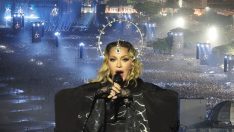 Konserlerine geç çıktığı için davalık olan Madonna’nın turnesi rekor kırdı