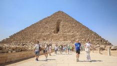 Mısır’daki piramitler bayram tatilinde ziyaretçilerini ağırlıyor