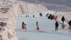 Pamukkale’nin ziyaretçi sayısı yılın ilk yarısında 1 milyona yaklaştı