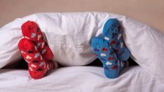 Çorapla uyuyunca ne olur? Bilim insanları açıkladı: Meğer sağlığa çok faydalıymış!