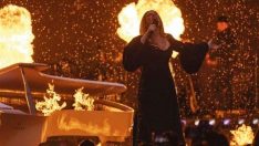 Adele sahnelere gözyaşları içinde veda etti!