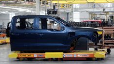 Elektrikli araçlara geçiş krizi tetikledi: Otomobil devi binlerce kişiyi işten çıkarıyor