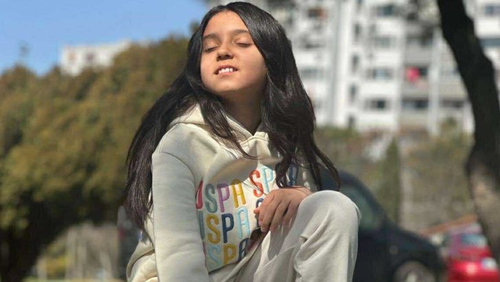 MİNİK İPEK GÜLEKEN GÖZÜNÜ ZİRVEYE DİKTİ