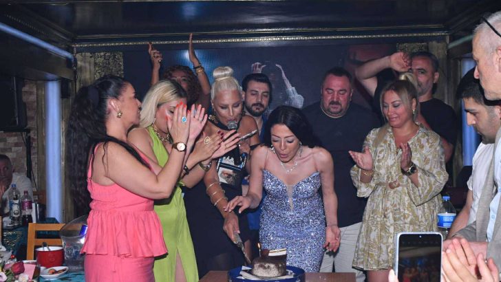 ŞÖLEN GİBİ GECEDE YÜREKLERE DOKUNDU