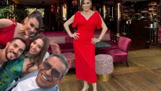 YENİ YAŞINI DOSTLARIYLA KUTLADI