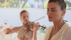 ECE VAHAPOĞLU’NUN YOGA MEDİTASYONLARINA KEMAN EŞLİĞİ