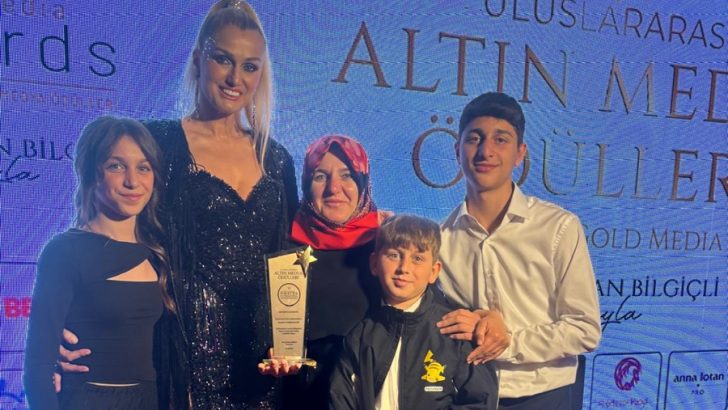 MANAVGAT’IN GURURU ŞEVKİYE DURGUN’A ÖDÜL