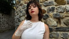 CEMRE ESEL’DEN YENİ TEKLİ: DELİ SANIYORLAR BENİ