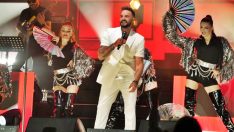 SAHNEDE YİNE IŞIL IŞIL BİR GÖKHAN ÖZEN RÜZGÂRI ESECEK