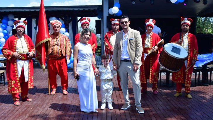 KÜÇÜK OĞUZ SARP GECENİN YILDIZI OLDU