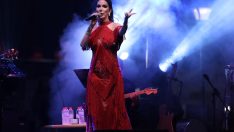 TUĞBA ÖZERK İLE ZAFER BAYRAMI COŞKUSU