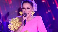 DENİZ SEKİ’DEN YAKIN DOSTUNUN DÜĞÜNÜNDE UNUTULMAZ PERFORMANS