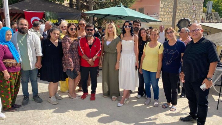 ZİYARETÇİLER FİLM TADINDA BİR GÜN YAŞADI