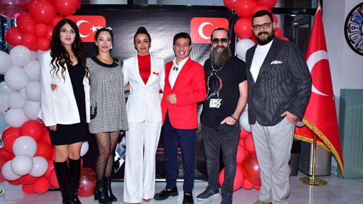 CUMHURİYETİN 102. YILI COŞKUSU KESER AİLESİYLE KUTLANDI