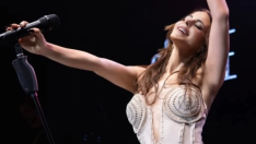 SİMGE YENİ ALBÜMÜNÜ GÖRKEMLİ BİR PARTİYLE TANITIYOR