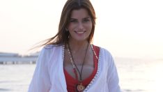 DUBAİ’DE DOLUNAY SEREMONİSİ VE YOGA YAPTIRDI