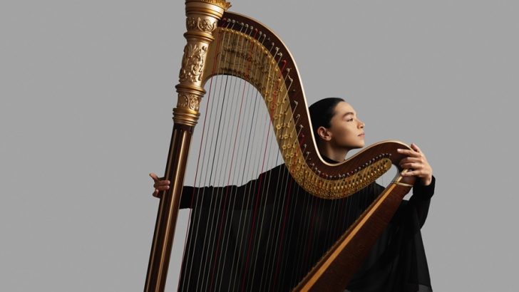 MERVE KOCABEYLER, ARPIN BÜYÜLÜ SESİYLE SAHNE MİNOA PERA’DA