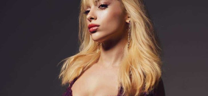 YENİ ŞARKISIYLA SAHNELERDE