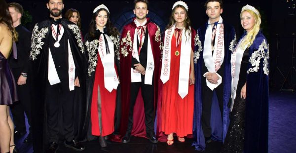 TÜRK SİNEMASININ YENİ YILDIZLARI SAHNEYE ÇIKTI